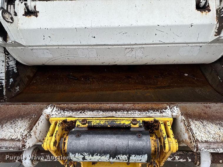 image for item EG7112 2001 International 4700 refuse truck