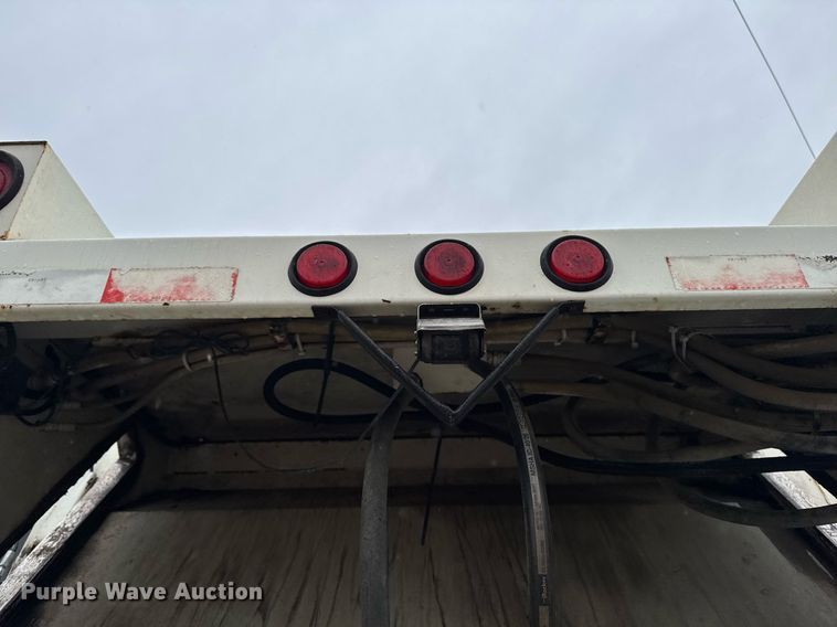 image for item EG7112 2001 International 4700 refuse truck