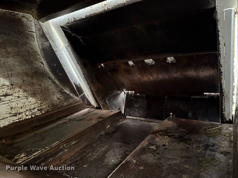 image for item EG7112 2001 International 4700 refuse truck