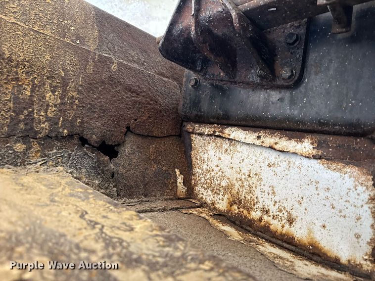 image for item EG7112 2001 International 4700 refuse truck