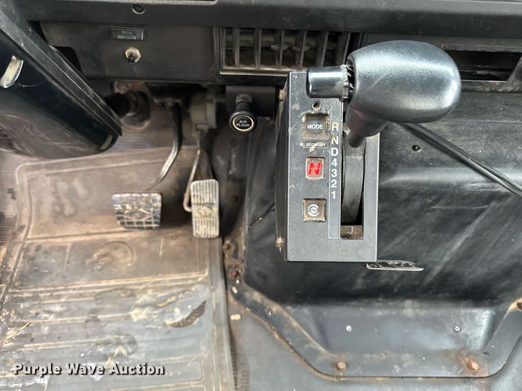 image for item EG7112 2001 International 4700 refuse truck