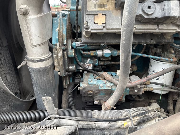 image for item EG7112 2001 International 4700 refuse truck