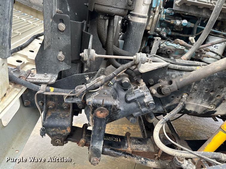 image for item EG7112 2001 International 4700 refuse truck