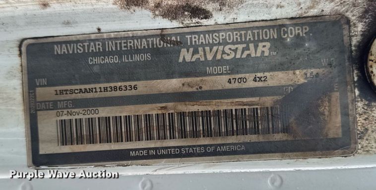 image for item EG7112 2001 International 4700 refuse truck