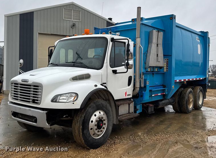 image for item EG7113 2006 Freighltiner Business Class M2 refuse truck