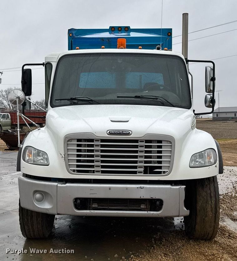 image for item EG7113 2006 Freighltiner Business Class M2 refuse truck