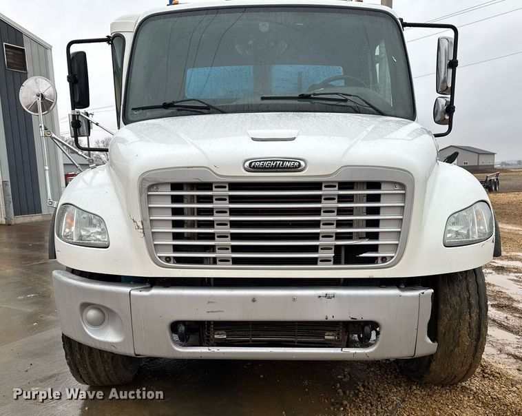 image for item EG7113 2006 Freighltiner Business Class M2 refuse truck