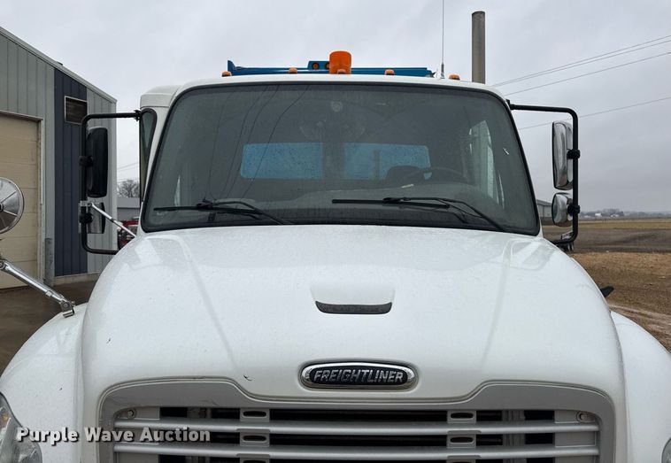 image for item EG7113 2006 Freighltiner Business Class M2 refuse truck