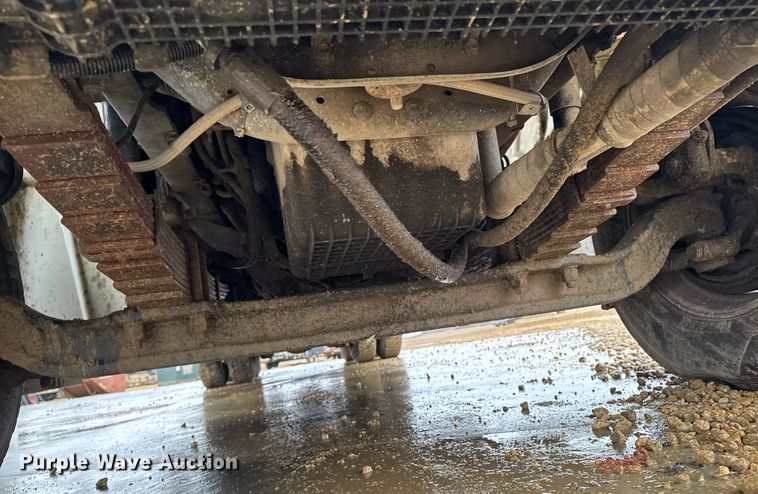 image for item EG7113 2006 Freighltiner Business Class M2 refuse truck