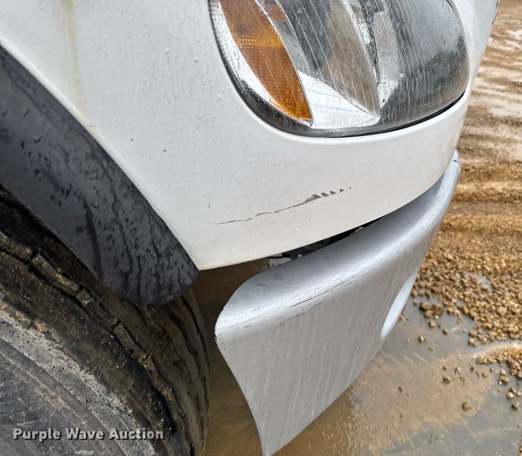 image for item EG7113 2006 Freighltiner Business Class M2 refuse truck