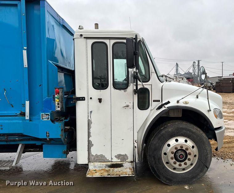 image for item EG7113 2006 Freighltiner Business Class M2 refuse truck