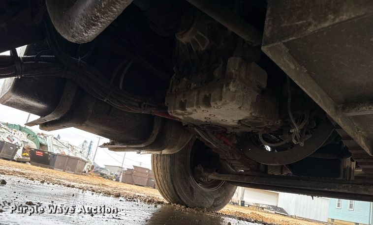 image for item EG7113 2006 Freighltiner Business Class M2 refuse truck