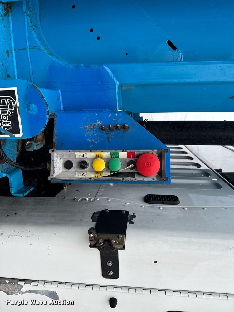 image for item EG7113 2006 Freighltiner Business Class M2 refuse truck