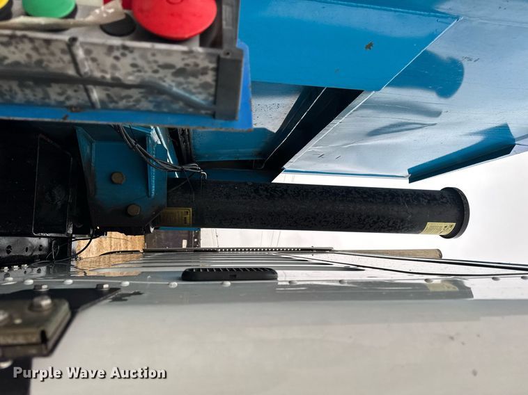 image for item EG7113 2006 Freighltiner Business Class M2 refuse truck