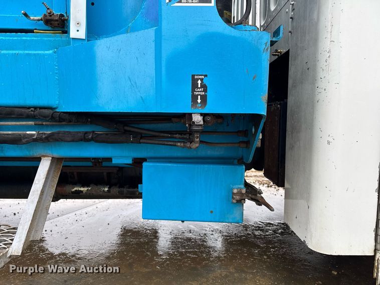 image for item EG7113 2006 Freighltiner Business Class M2 refuse truck