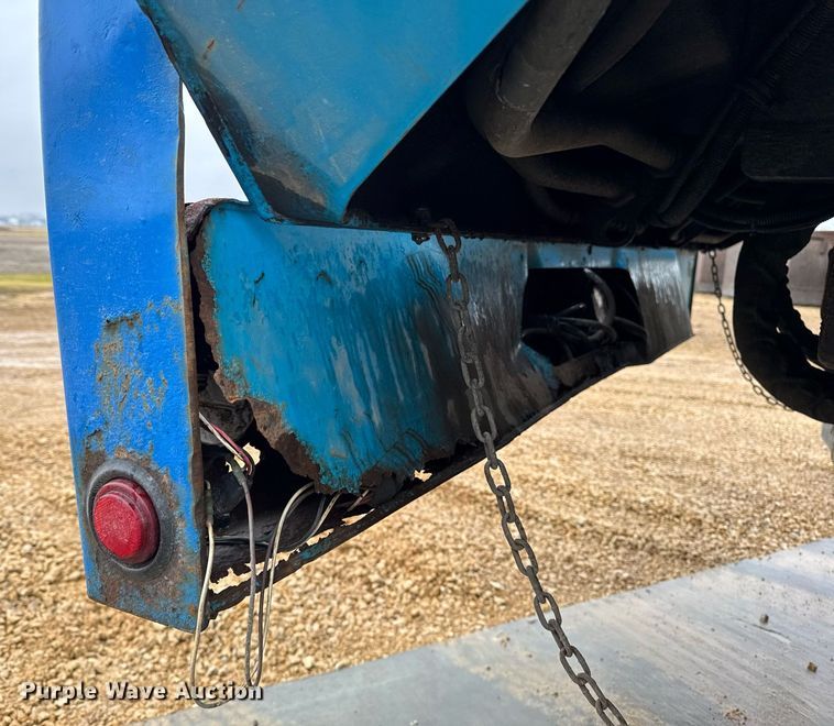 image for item EG7113 2006 Freighltiner Business Class M2 refuse truck