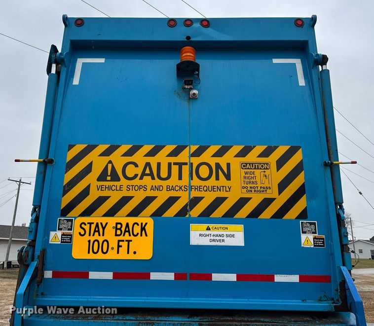 image for item EG7113 2006 Freighltiner Business Class M2 refuse truck