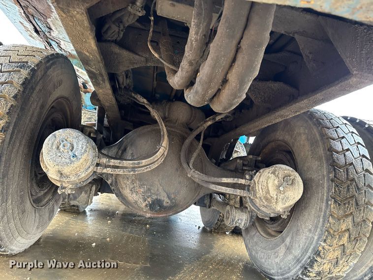 image for item EG7113 2006 Freighltiner Business Class M2 refuse truck