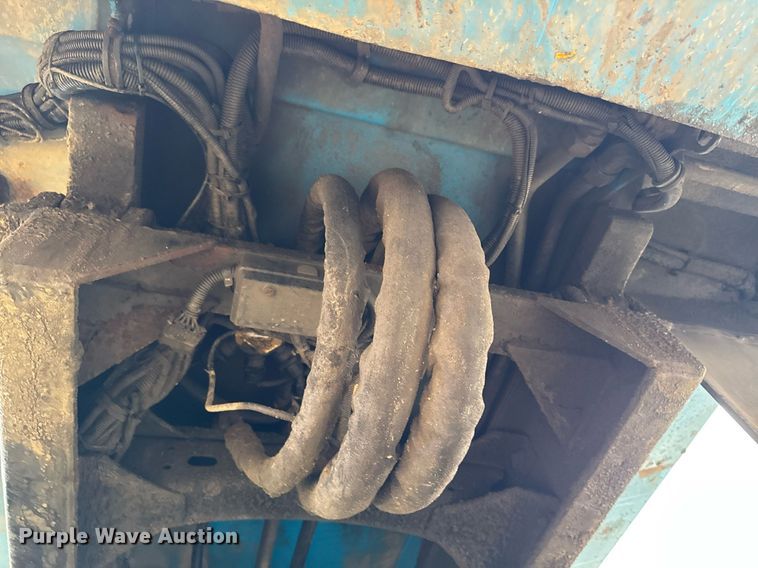 image for item EG7113 2006 Freighltiner Business Class M2 refuse truck