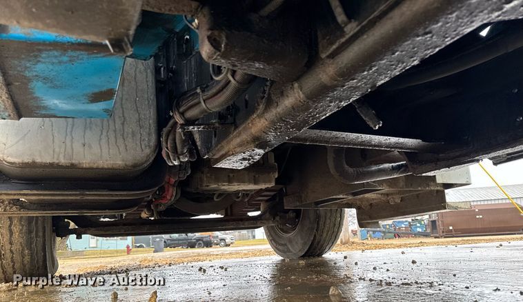 image for item EG7113 2006 Freighltiner Business Class M2 refuse truck