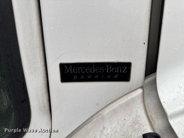 image for item EG7113 2006 Freighltiner Business Class M2 refuse truck