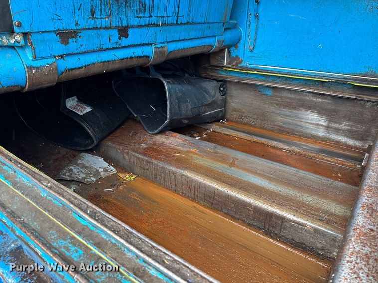 image for item EG7113 2006 Freighltiner Business Class M2 refuse truck