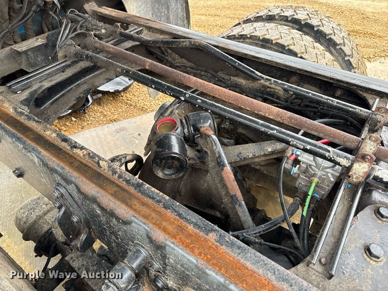 image for item EG7113 2006 Freighltiner Business Class M2 refuse truck