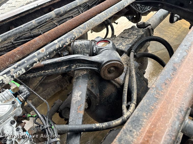 image for item EG7113 2006 Freighltiner Business Class M2 refuse truck