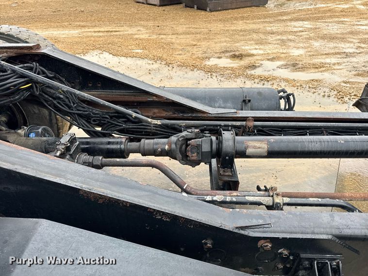 image for item EG7113 2006 Freighltiner Business Class M2 refuse truck