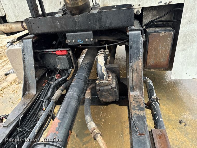 image for item EG7113 2006 Freighltiner Business Class M2 refuse truck