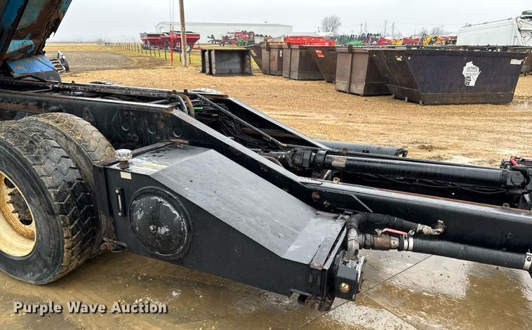 image for item EG7113 2006 Freighltiner Business Class M2 refuse truck