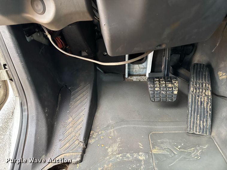 image for item EG7113 2006 Freighltiner Business Class M2 refuse truck