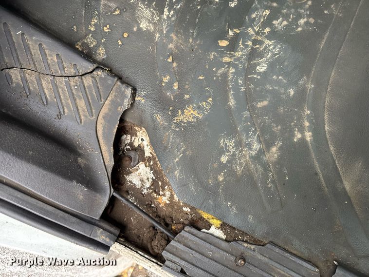 image for item EG7113 2006 Freighltiner Business Class M2 refuse truck