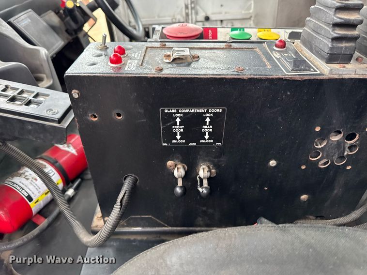 image for item EG7113 2006 Freighltiner Business Class M2 refuse truck