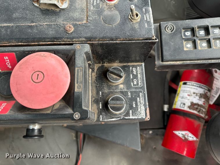 image for item EG7113 2006 Freighltiner Business Class M2 refuse truck