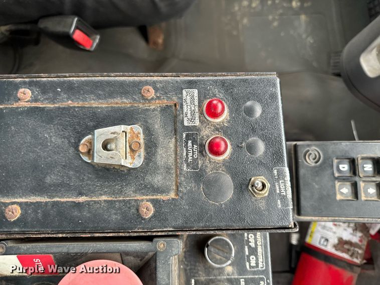 image for item EG7113 2006 Freighltiner Business Class M2 refuse truck