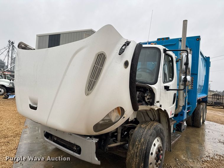 image for item EG7113 2006 Freighltiner Business Class M2 refuse truck