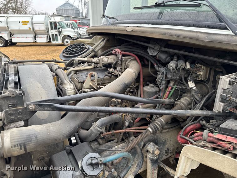 image for item EG7113 2006 Freighltiner Business Class M2 refuse truck