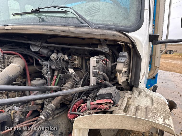 image for item EG7113 2006 Freighltiner Business Class M2 refuse truck