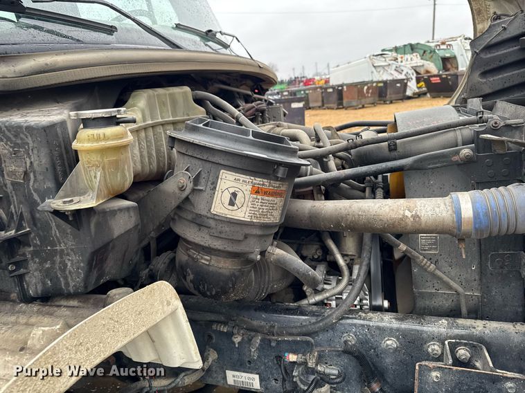 image for item EG7113 2006 Freighltiner Business Class M2 refuse truck