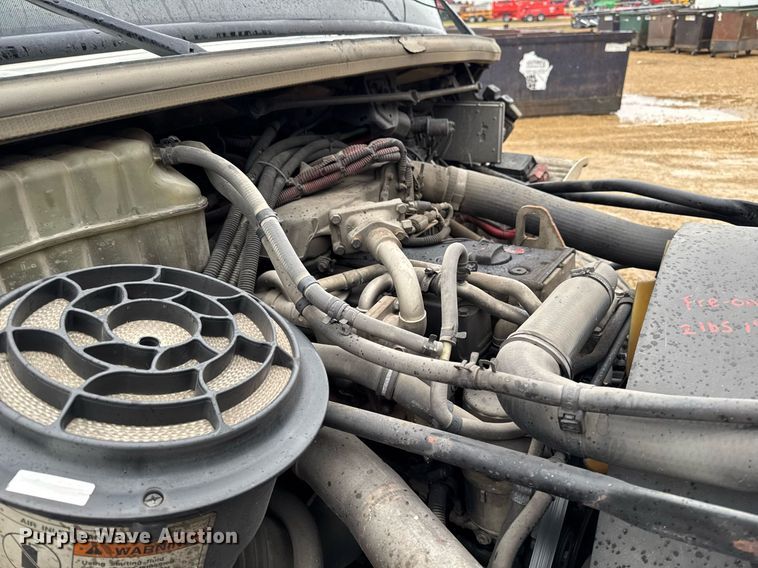 image for item EG7113 2006 Freighltiner Business Class M2 refuse truck