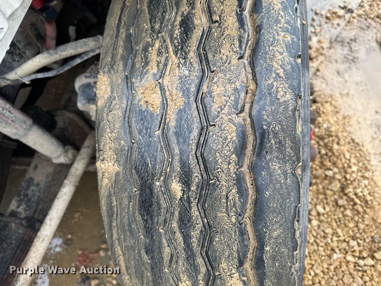 image for item EG7113 2006 Freighltiner Business Class M2 refuse truck