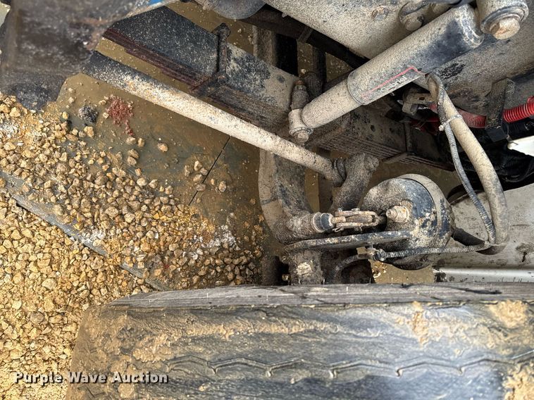 image for item EG7113 2006 Freighltiner Business Class M2 refuse truck