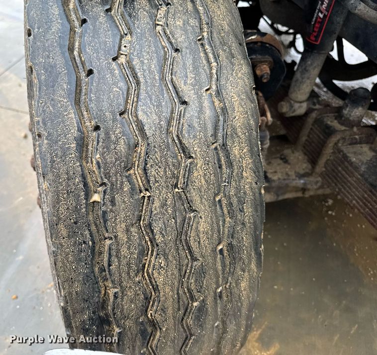 image for item EG7113 2006 Freighltiner Business Class M2 refuse truck