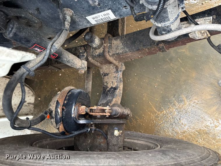 image for item EG7113 2006 Freighltiner Business Class M2 refuse truck