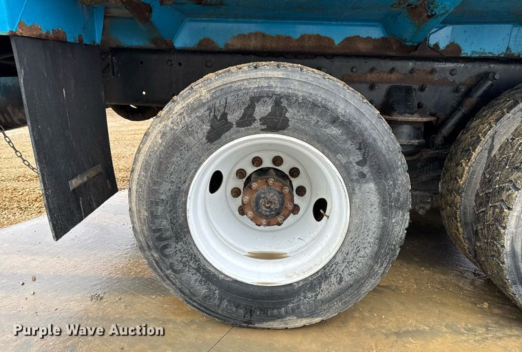 image for item EG7113 2006 Freighltiner Business Class M2 refuse truck