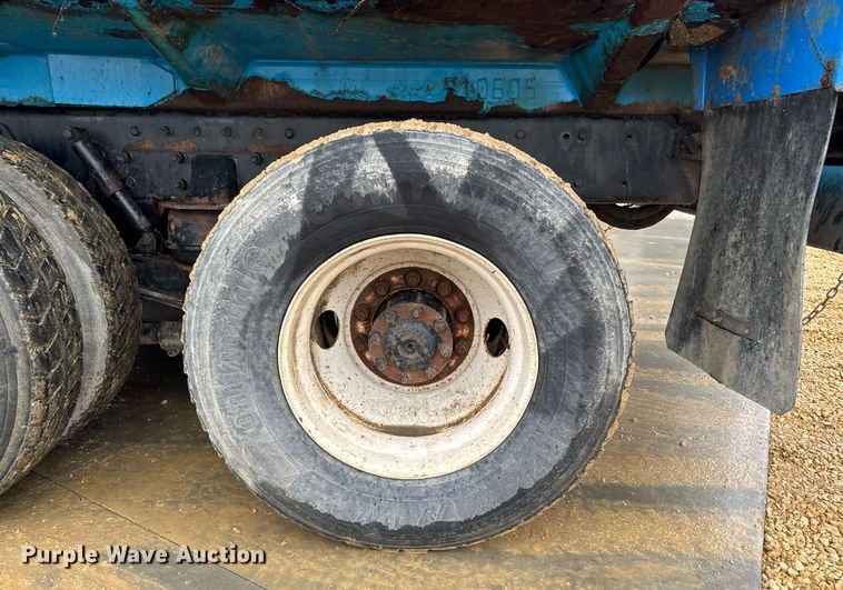 image for item EG7113 2006 Freighltiner Business Class M2 refuse truck