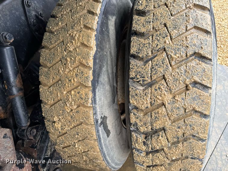 image for item EG7113 2006 Freighltiner Business Class M2 refuse truck