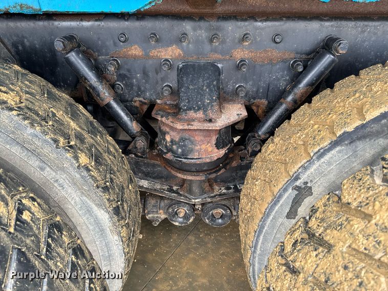 image for item EG7113 2006 Freighltiner Business Class M2 refuse truck