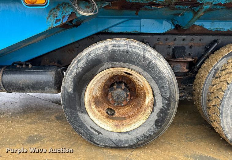 image for item EG7113 2006 Freighltiner Business Class M2 refuse truck